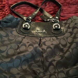 Black 3 pocket Coach purse Clean barely used